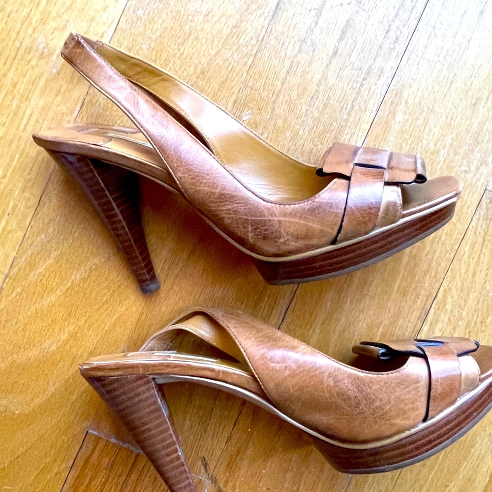 Mac studio preowned 7 1/2  sling back heel shoes